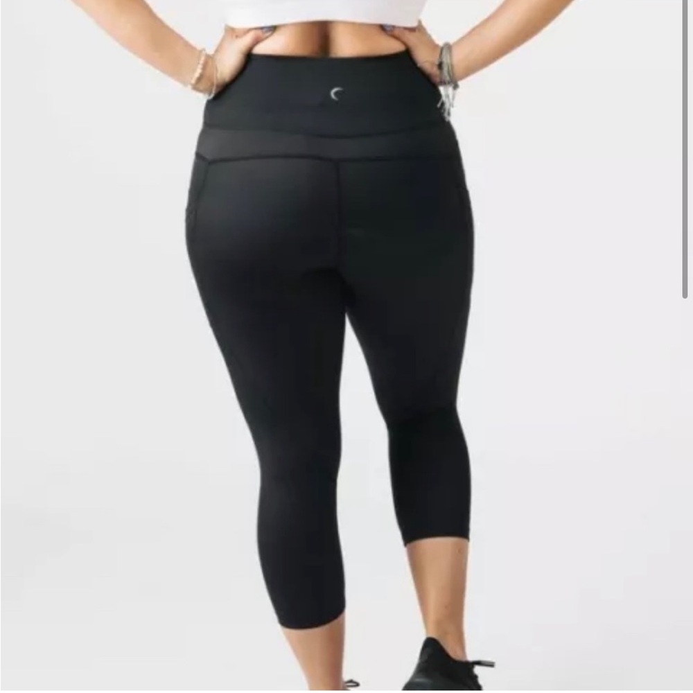 NWT Zyia Black Pocket Light n Tight Hi-Rise Capri 20” Sz 4